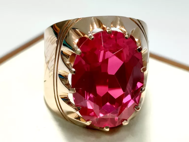 zloty-pierscionek-z-kamieniem-1046g-583-r12-rodzaj-2205-2