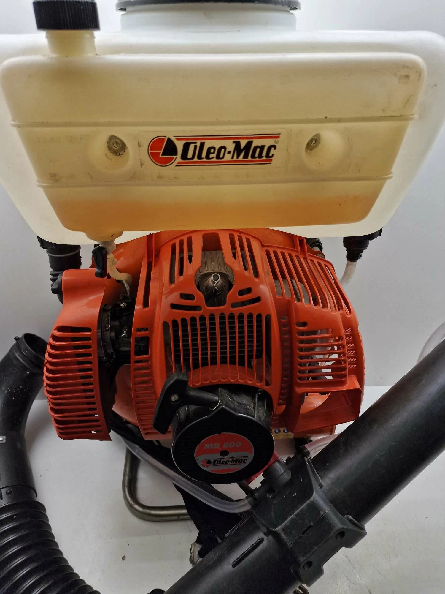 opryskiwacz-plecakowy-spalinowy-oleo-mac-mb-800-jednosci-narodowej-45-sj-wroclaw