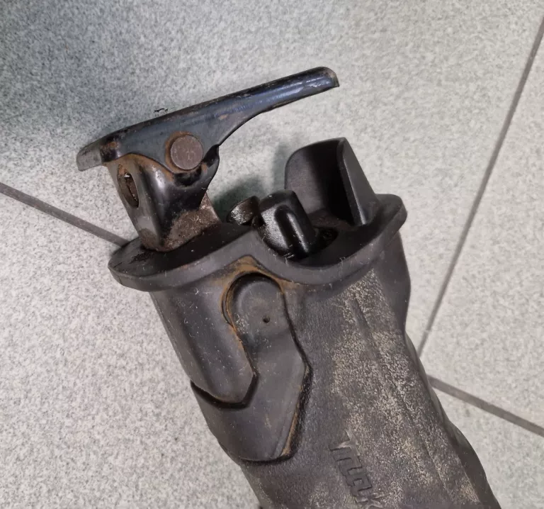 PIŁA POSUWOWA SZABLASTA MAKITA JR3061T 1250W