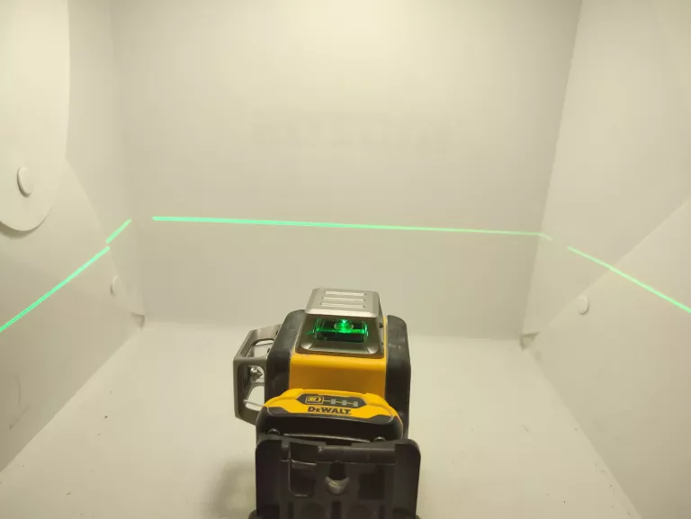 LASER KRZYŻOWY DEWALT 30 M.