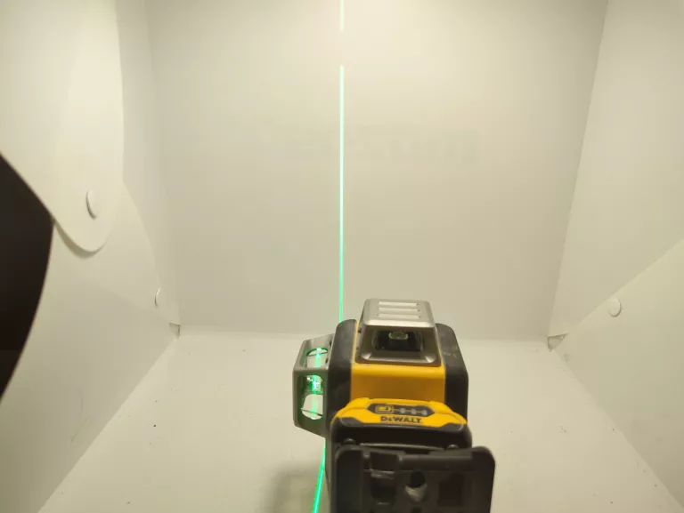 LASER KRZYŻOWY DEWALT 30 M.