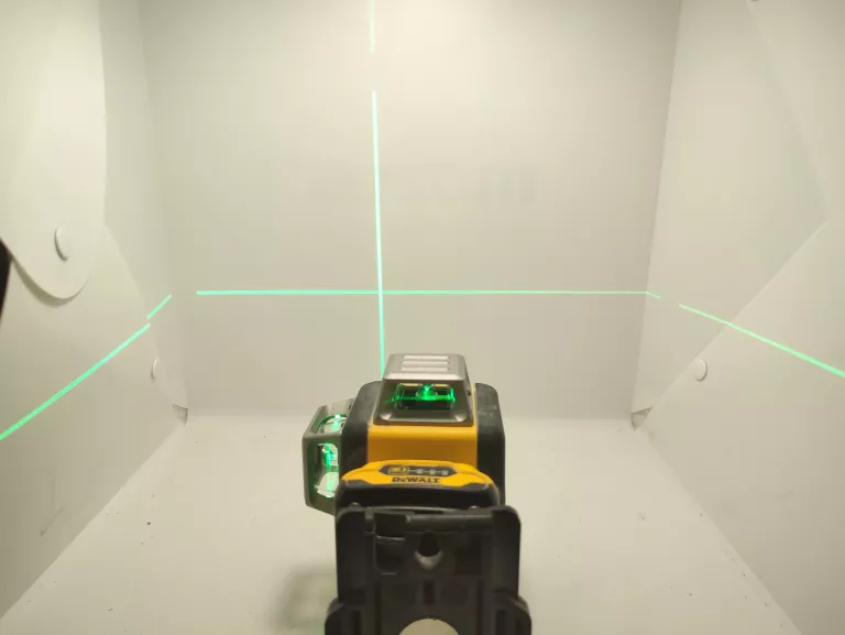LASER KRZYŻOWY DEWALT 30 M.