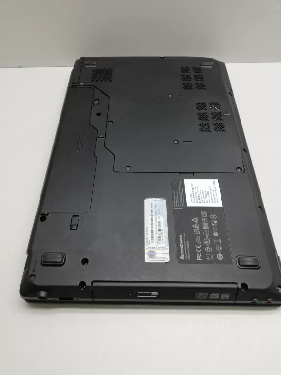 laptop-lenovo-g560-2gb-ram-przekatna-ekranu-1400