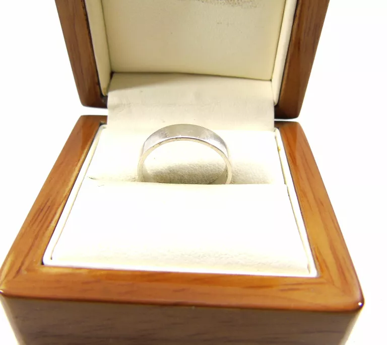 ciekawa-srebrna-obraczka-grawer-pr925-r14-stan-nie-wymaga-renowacji