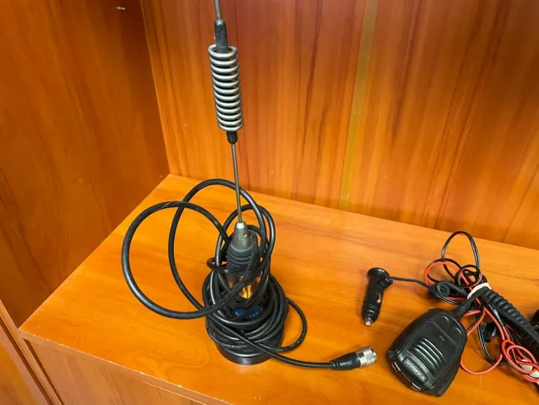 CB RADIO ALBRECHT AE-6110 + ANTENA