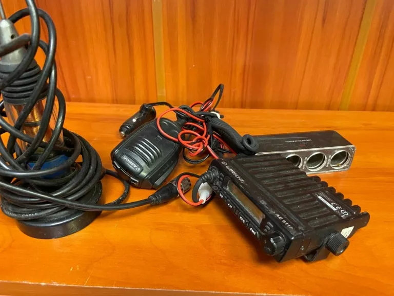 CB RADIO ALBRECHT AE-6110 + ANTENA