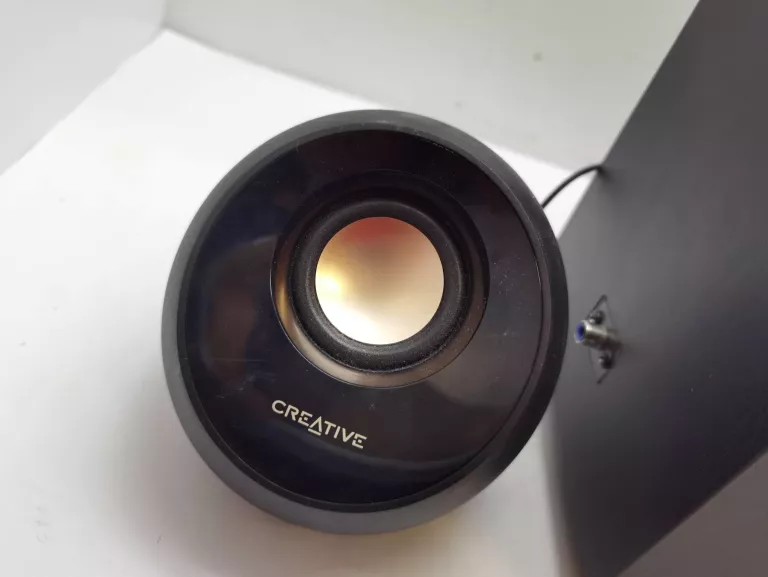 GŁOŚNIKI STACJONARNE CREATIVE PEBBLE PLUS 2.1 USB