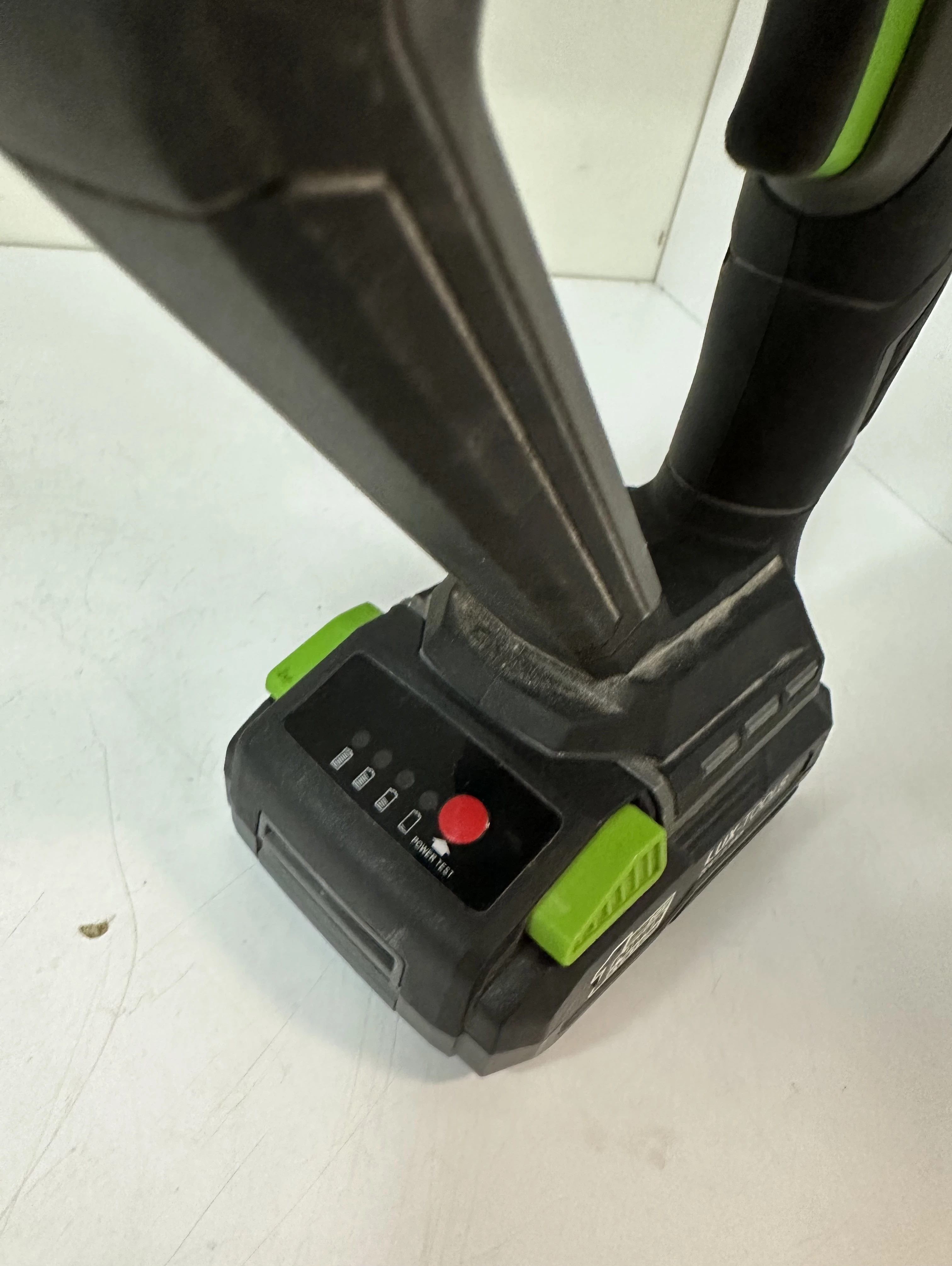 mlotowiertarka-lux-tools-a-bh-20-energia-udaru-11