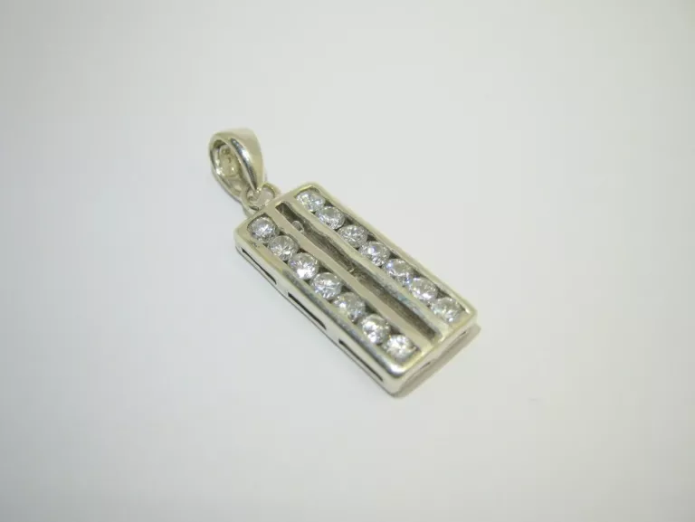 PIĘKNA SREBRNA ZAWIESZKA  PR 925  2,53G