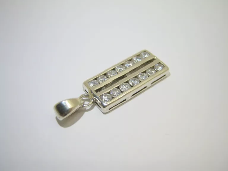 PIĘKNA SREBRNA ZAWIESZKA  PR 925  2,53G