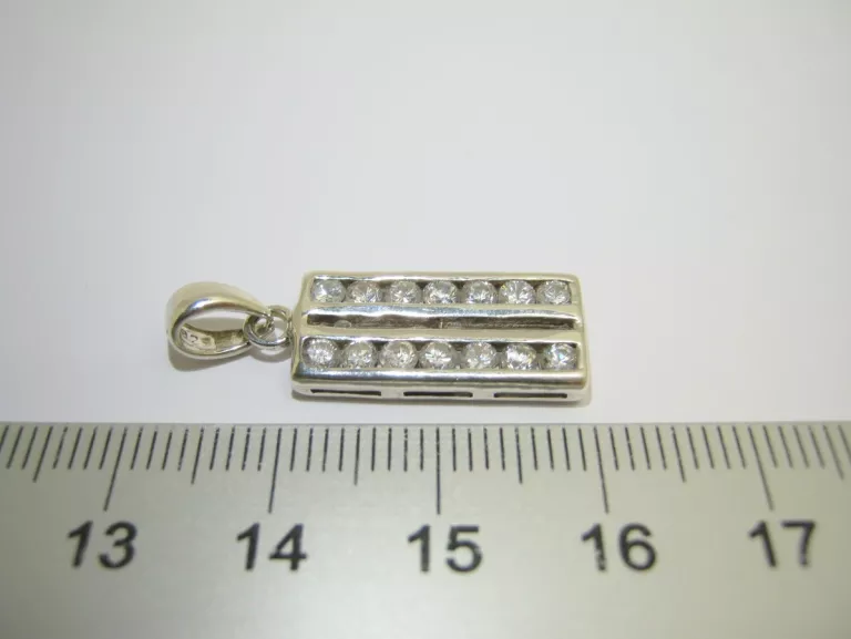 PIĘKNA SREBRNA ZAWIESZKA  PR 925  2,53G