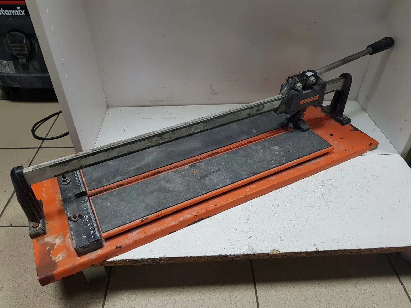 maszynka-do-ciecia-plytek-neo-tools-al-wp-7c-pultusk