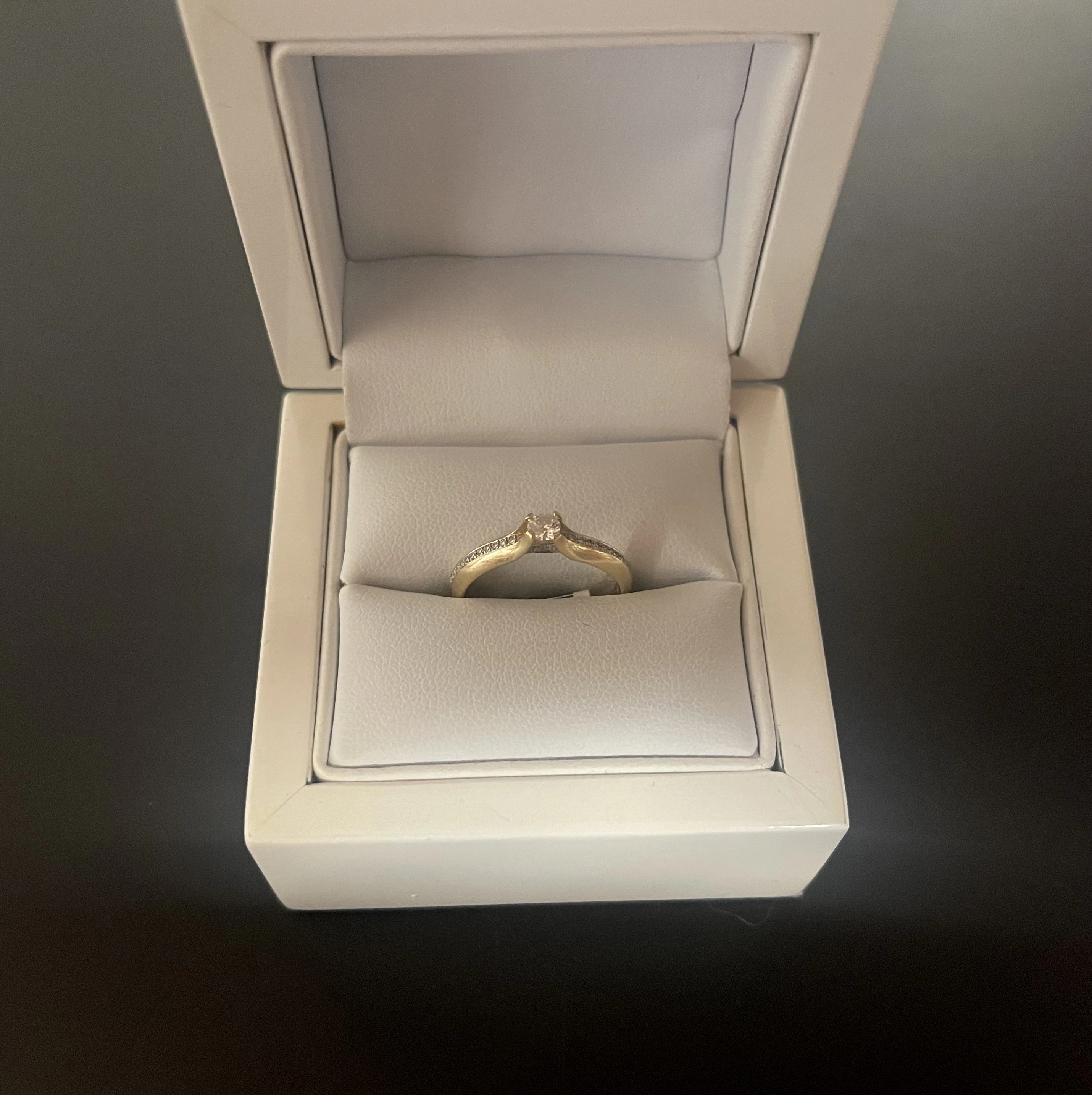 piekny-zloty-pierscionek-z-diamentem-585-0240ct-marka-bez-marki