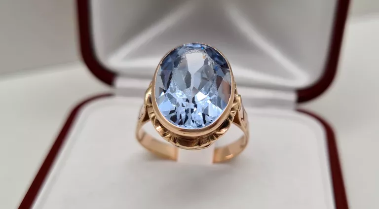 piekny-zloty-pierscionek-z-niebieskim-okiem-585-cechy-brak