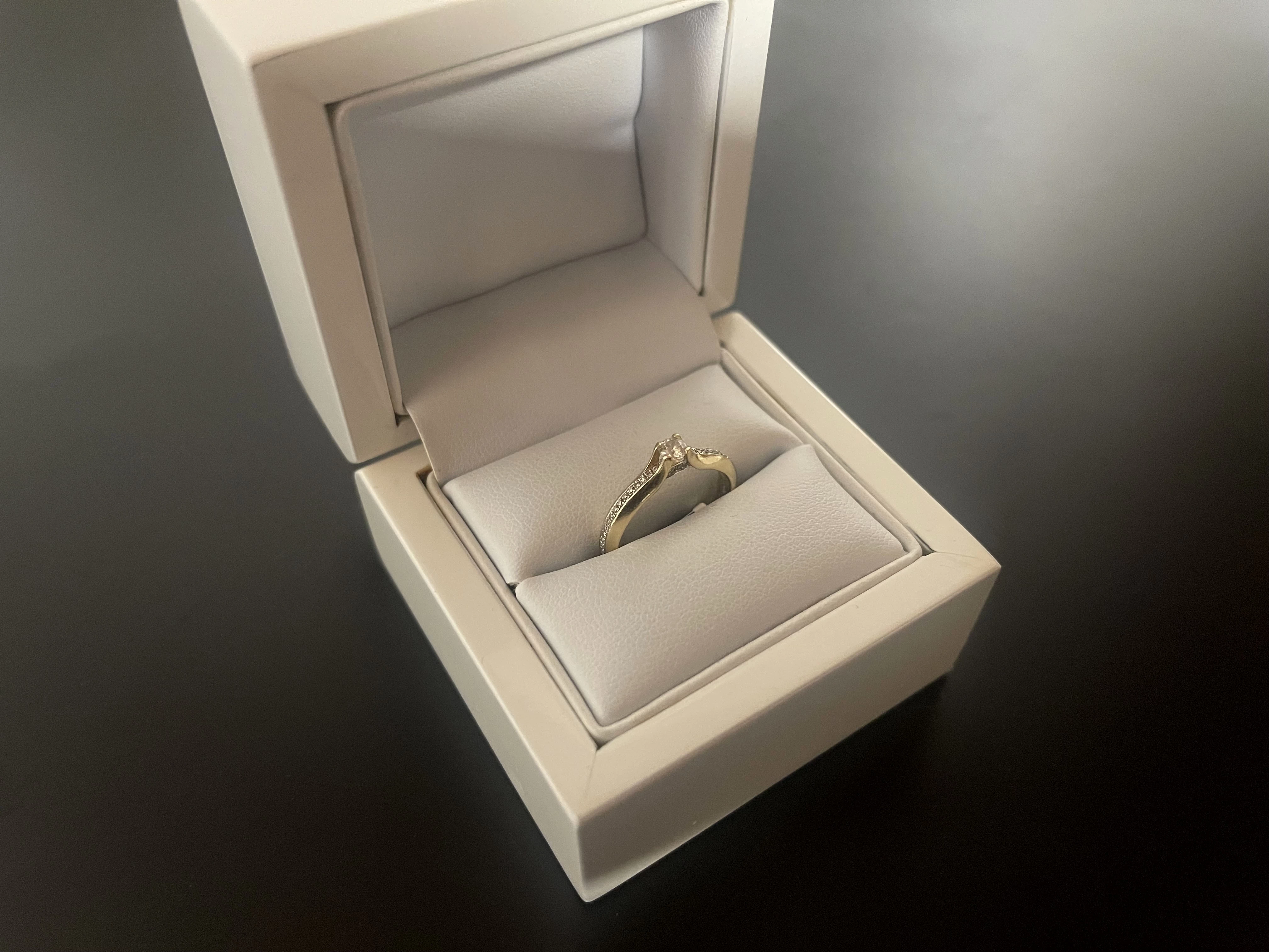 piekny-zloty-pierscionek-z-diamentem-585-0240ct-wp-8-slupsk