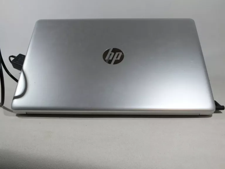 LAPTOP HP I3 4 RAM WNID 11 +LAD 15-DA001NW BN