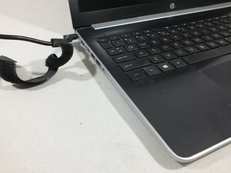 LAPTOP HP I3 4 RAM WNID 11 +LAD 15-DA001NW BN