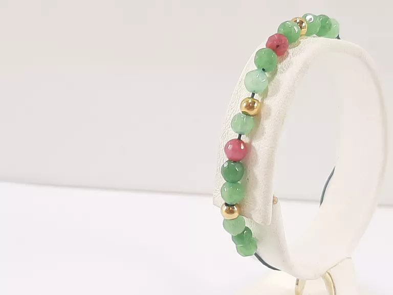 BRANSOLETKA STAL POZŁACANA ZIELONO-RUBINOWE KORALE