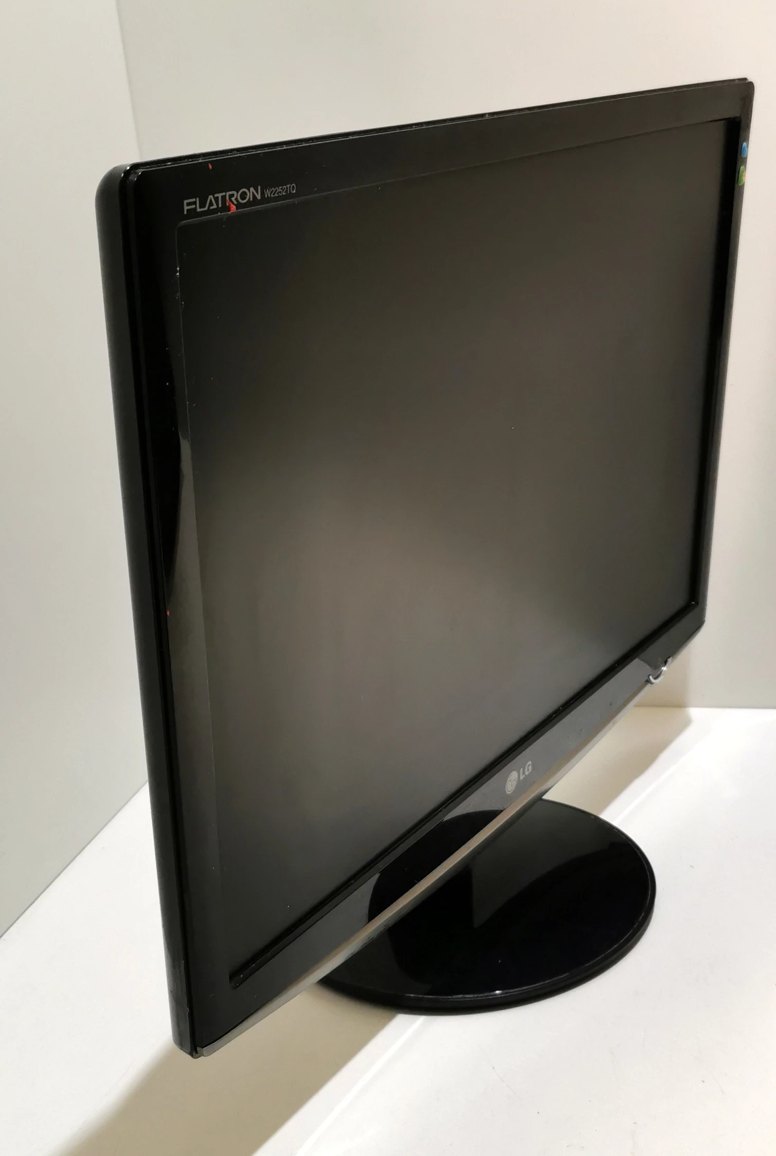 monitor-lg-w2252tq-rozdzielczosc-natywna-1680-x-1050