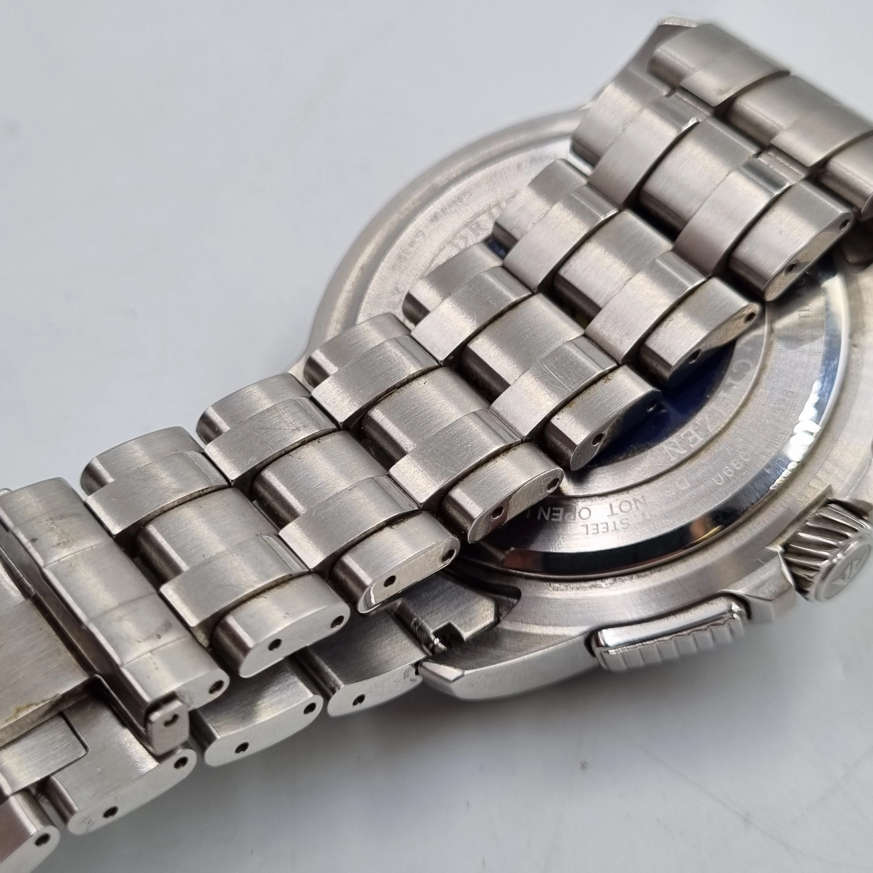 zegarek-citizen-eco-drive-u680-s107326-ksztalt-koperty-okragla