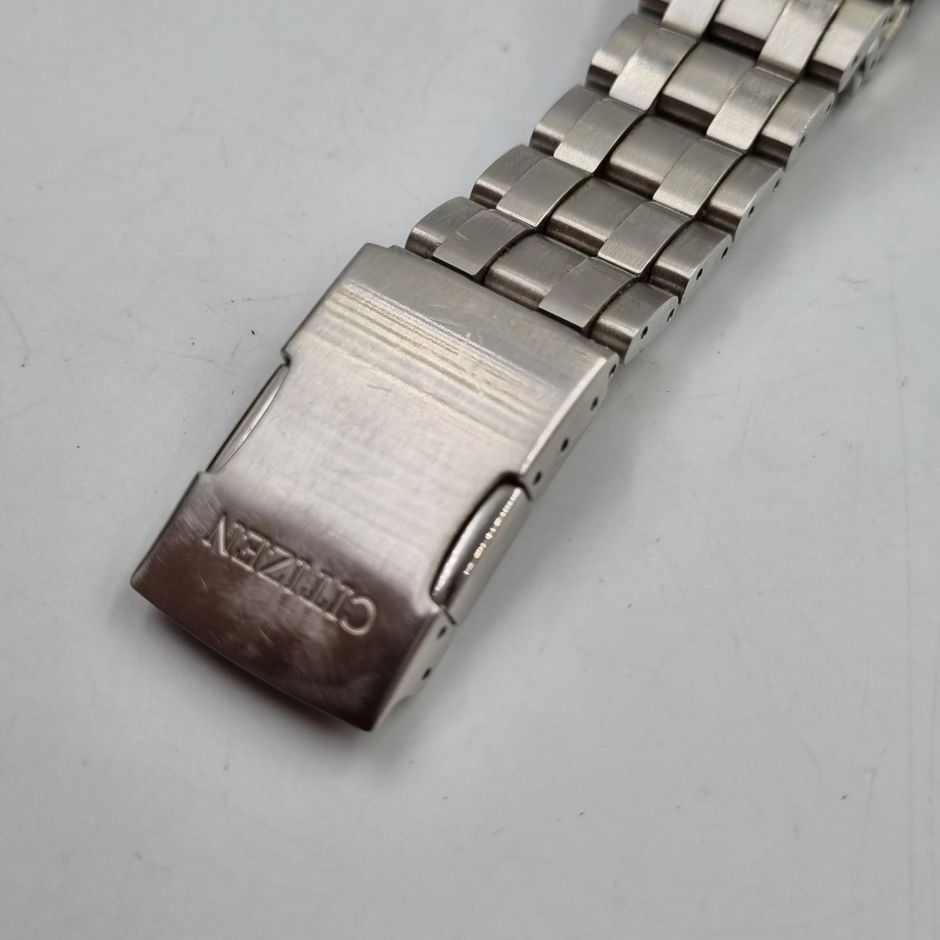 zegarek-citizen-eco-drive-u680-s107326-funkcje-brak