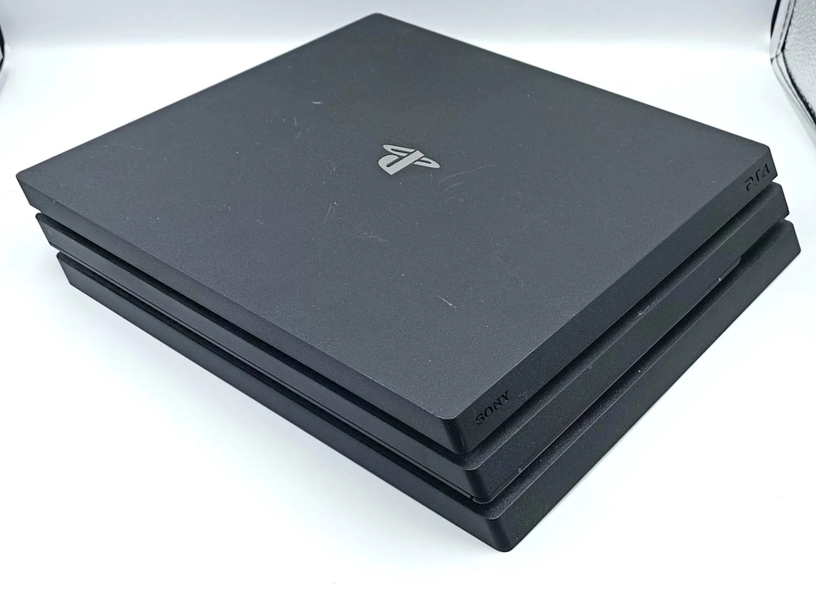 konsola-ps4-pro-cuh-7216b-product-id-0ffee6bb-1257-4d78-8be2-fa49e9cd8410