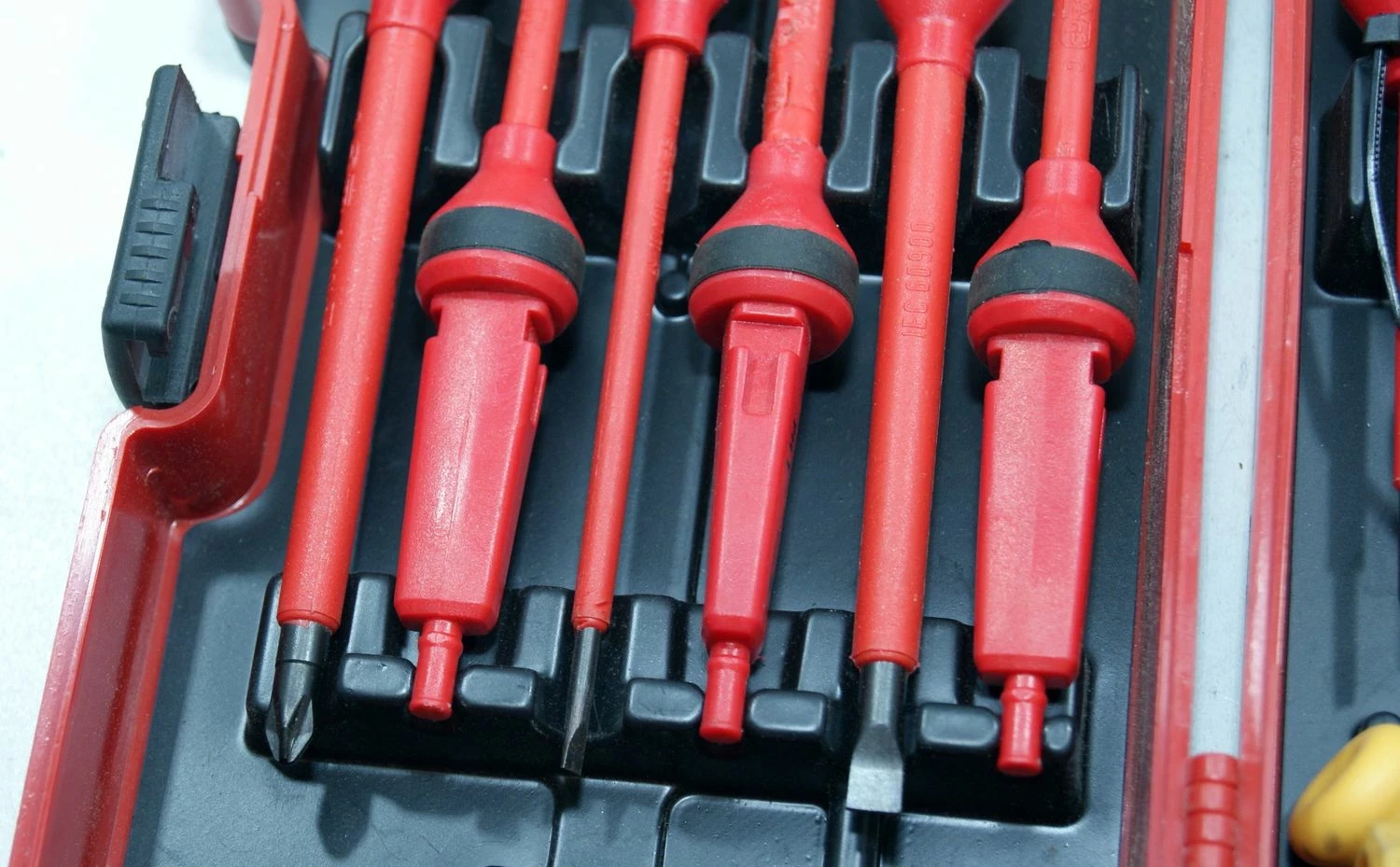 wkretaki-srubokrety-izolowane-14-szt-dla-elektryka-kod-producenta-h05949