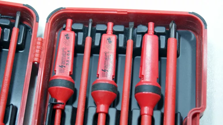 wkretaki-srubokrety-izolowane-14-szt-dla-elektryka-liczba-elementow-w-zestawie-14