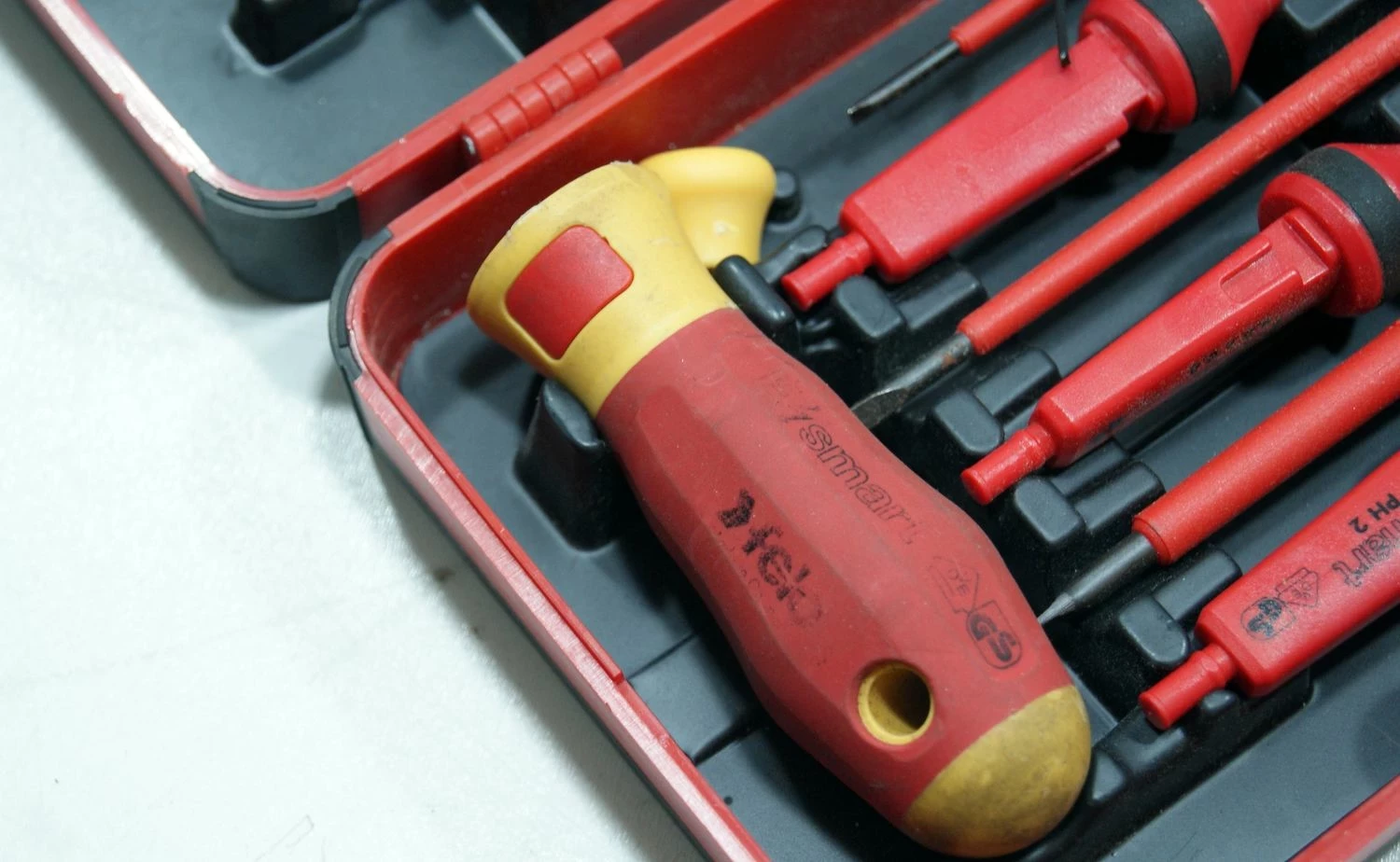 wkretaki-srubokrety-izolowane-14-szt-dla-elektryka-product-id-0de13edf-a76d-4e01-ac90-0c4a3001e4ee