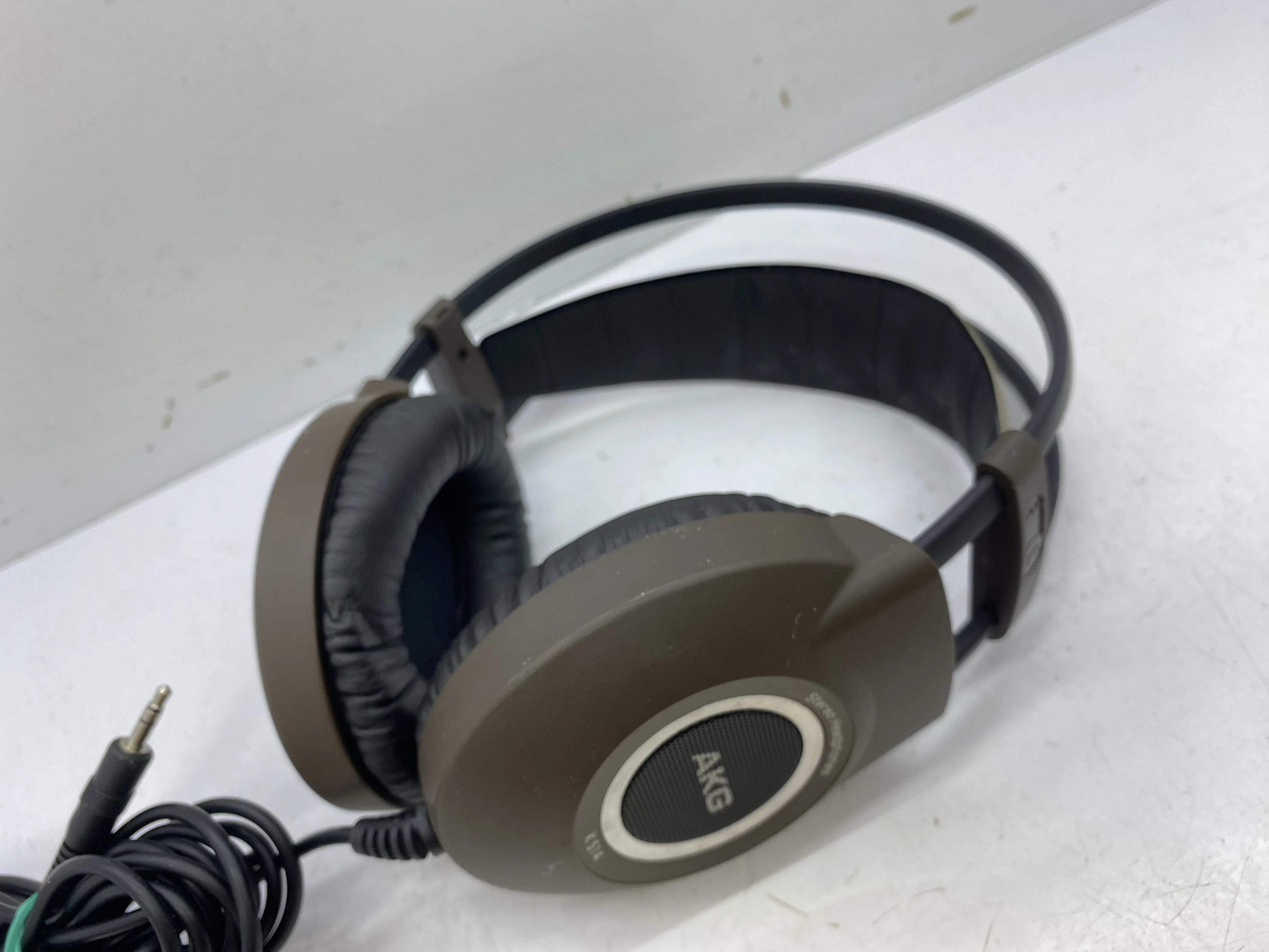 sluchawki-akg-k-514-kolor-dominujacy-srebrnyszary