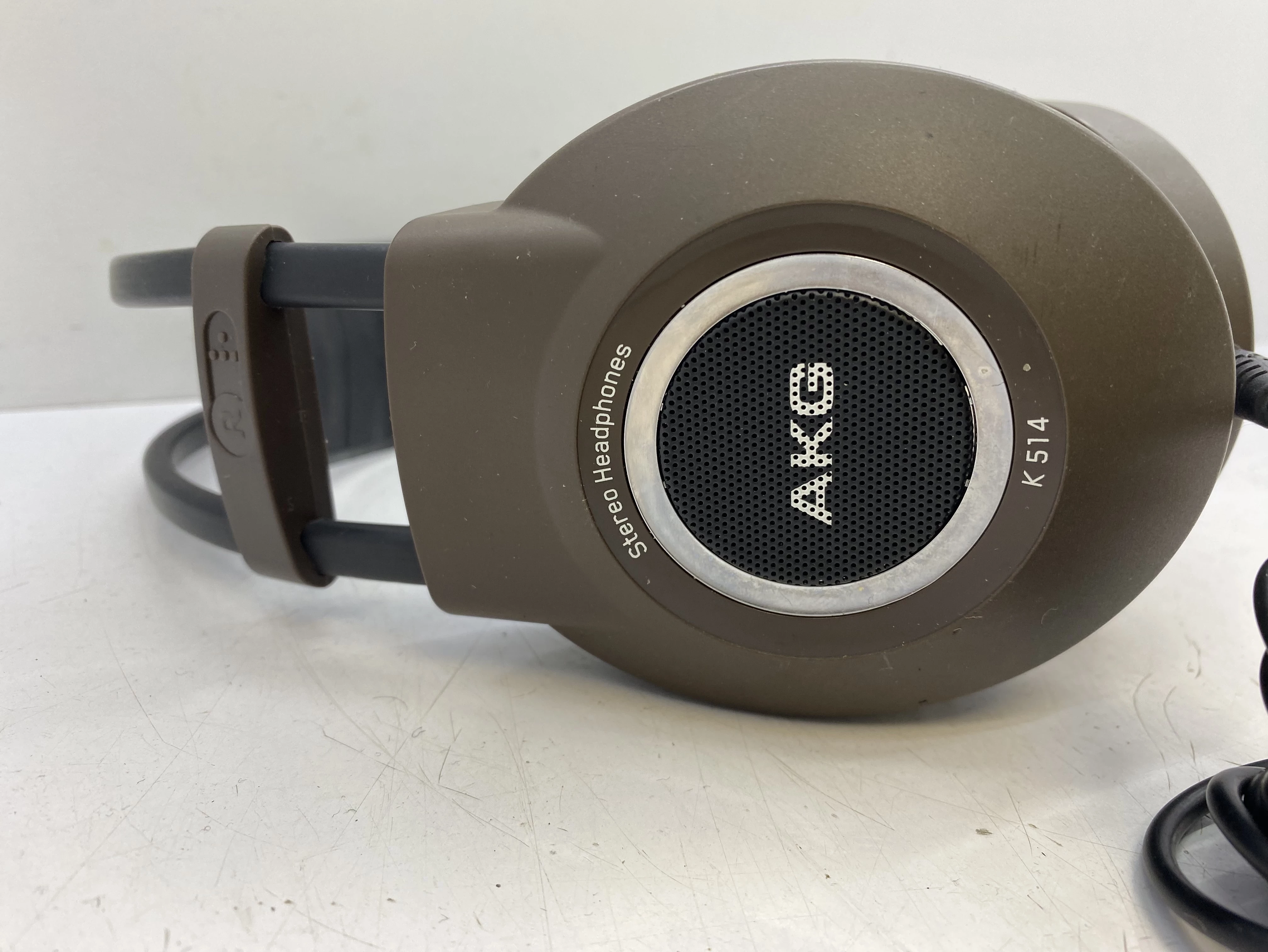 sluchawki-akg-k-514-rodzaj-sluchawek-nauszne