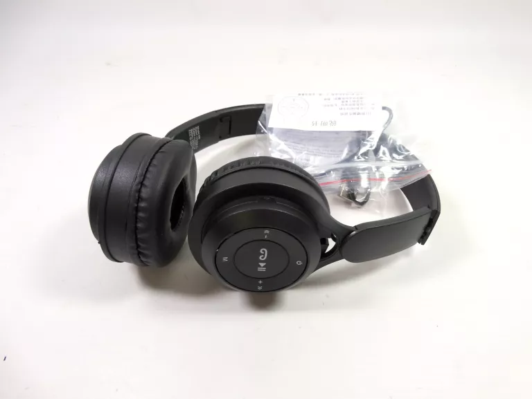 sluchawki-nauszne-czarne-krolowej-jadwigi-24-nowa-sol