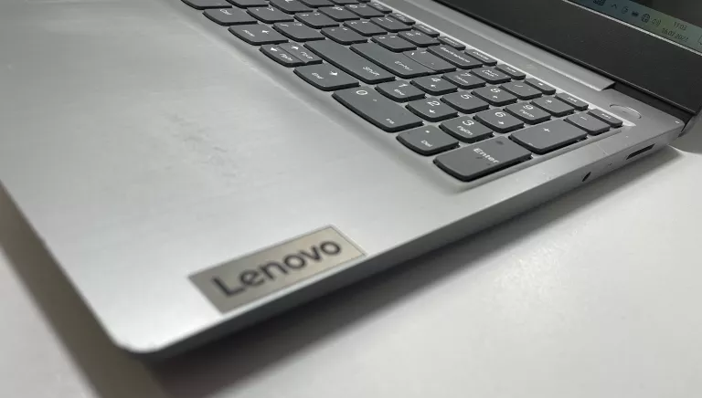 LAPTOP LENOVO IDEAPAD 3 15ADA05 RYZEN 5 8GB 512GB