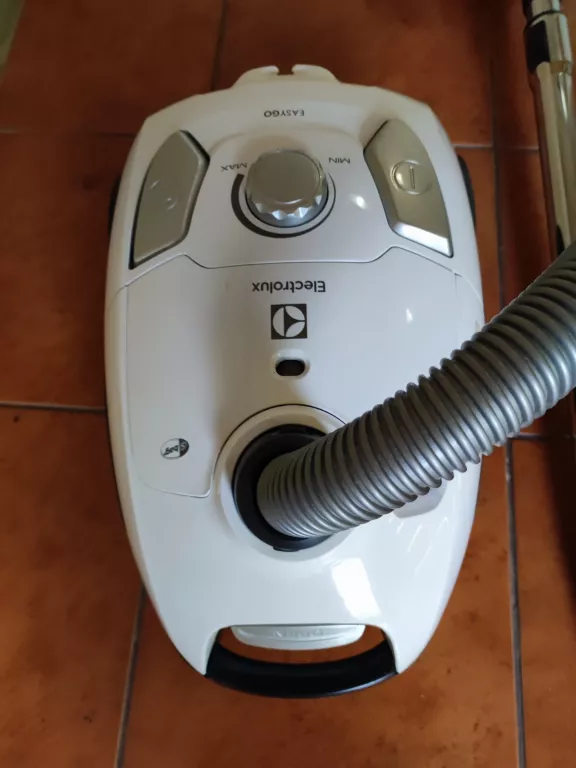 odkurzacz-electrolux-easygo-kolor-dominujacy-bialy
