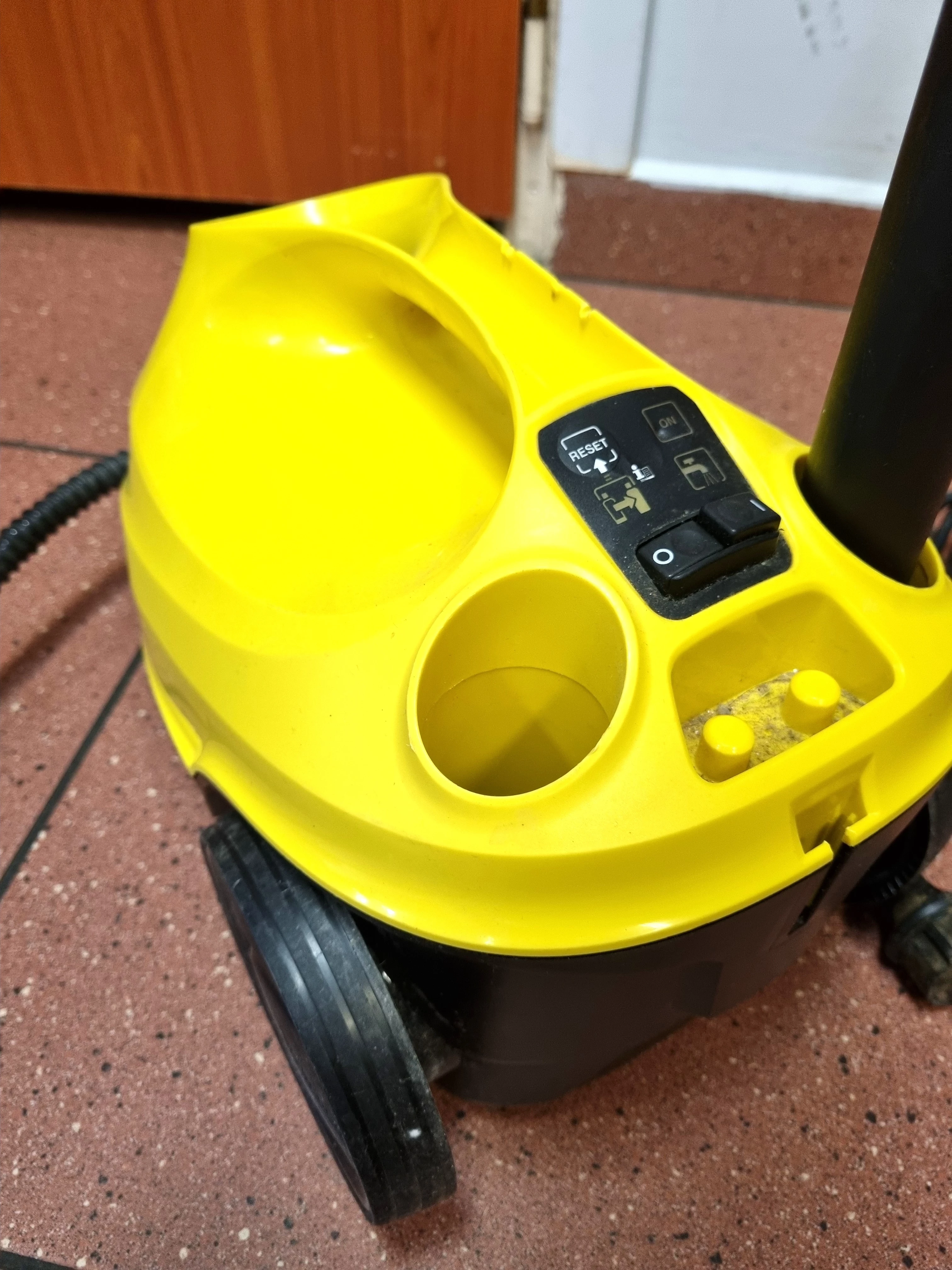 karcher-sc3-parownica-mop-myjka-parowa-stan-uzywany