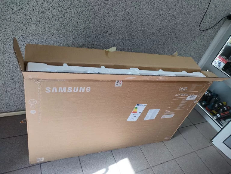 SAMSUNG UE55 AU7172