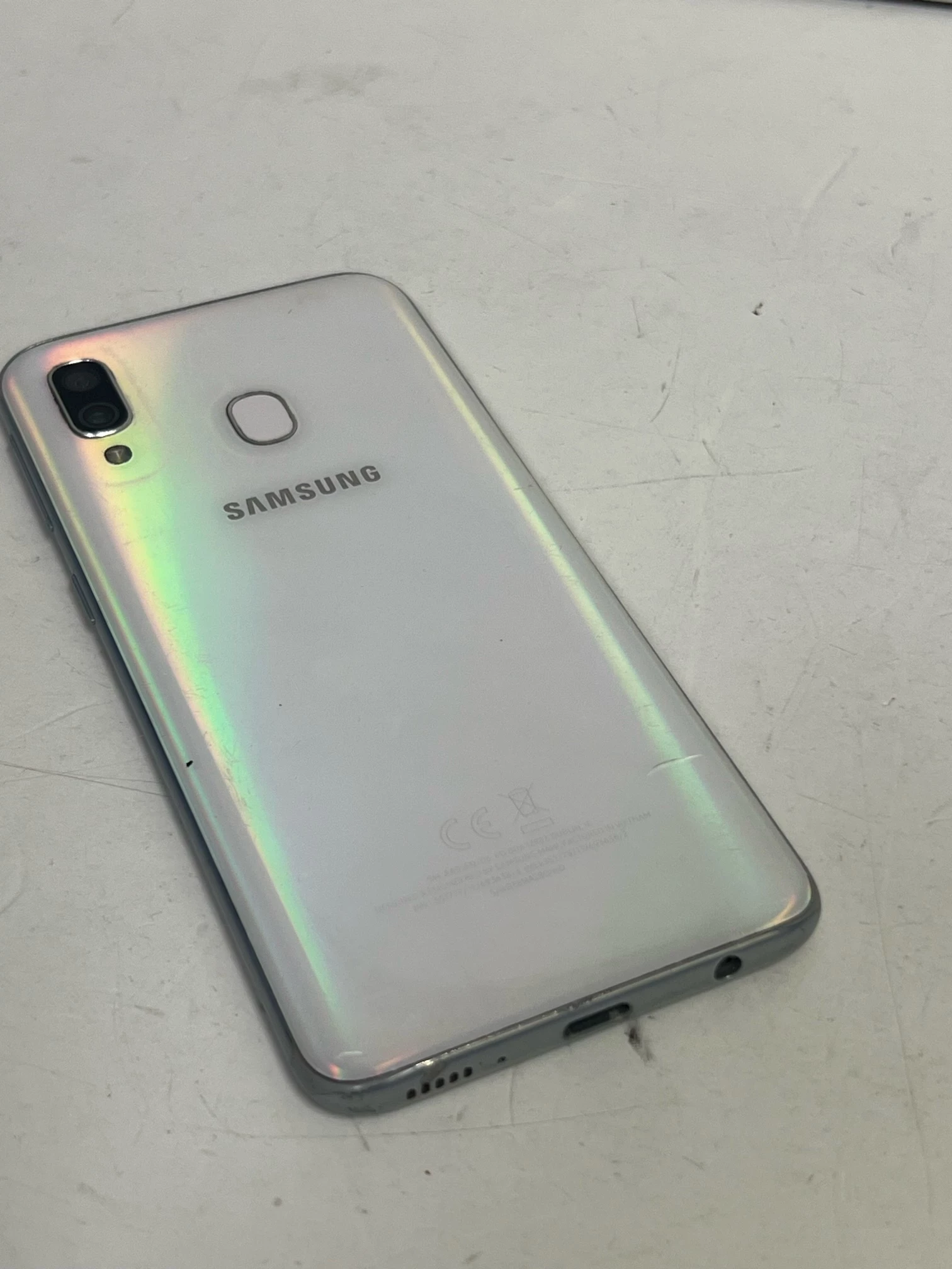 telefon-samsung-galaxy-a40-tanio-wbudowana-pamiec-64-gb