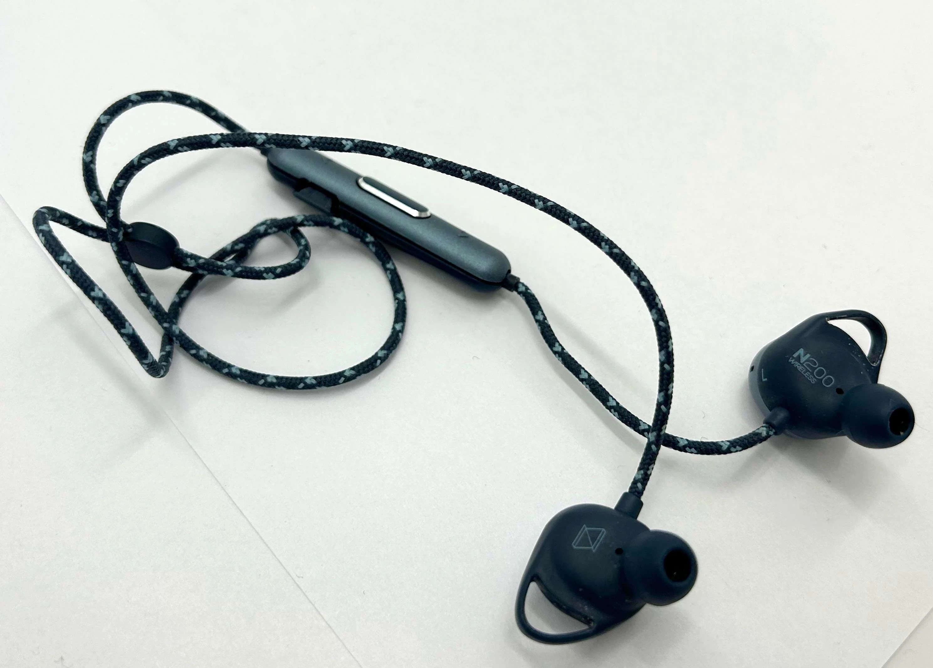 sluchawki-douszne-bt-akg-n200-etui-rodzaj-sluchawek-dokanalowe