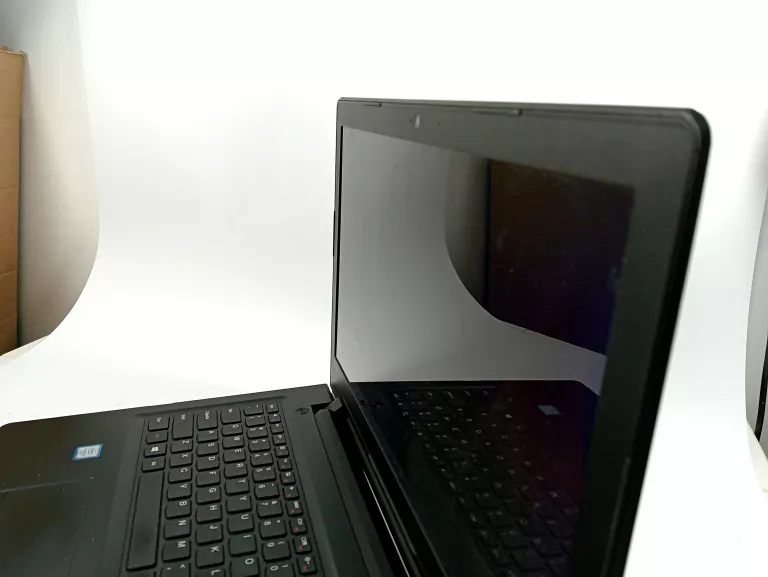 LAPTOP LENOVO IDEAPAD 300 15ISK/INTELCORE I5/ 4GB