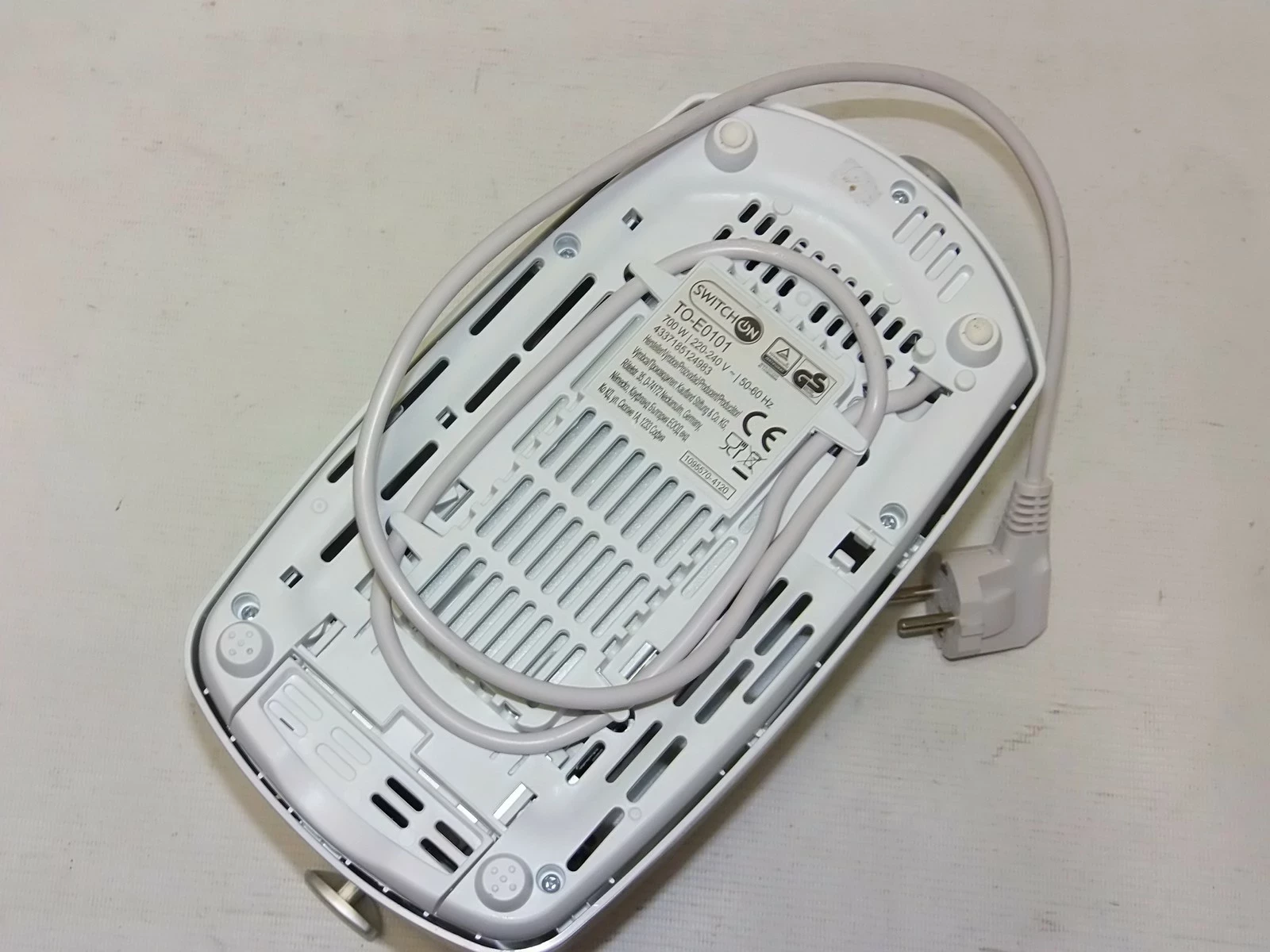 toster-switch-on-700w-pud-zalaczone-wyposazenie-ruszt-do-podgrzewania-pieczywa