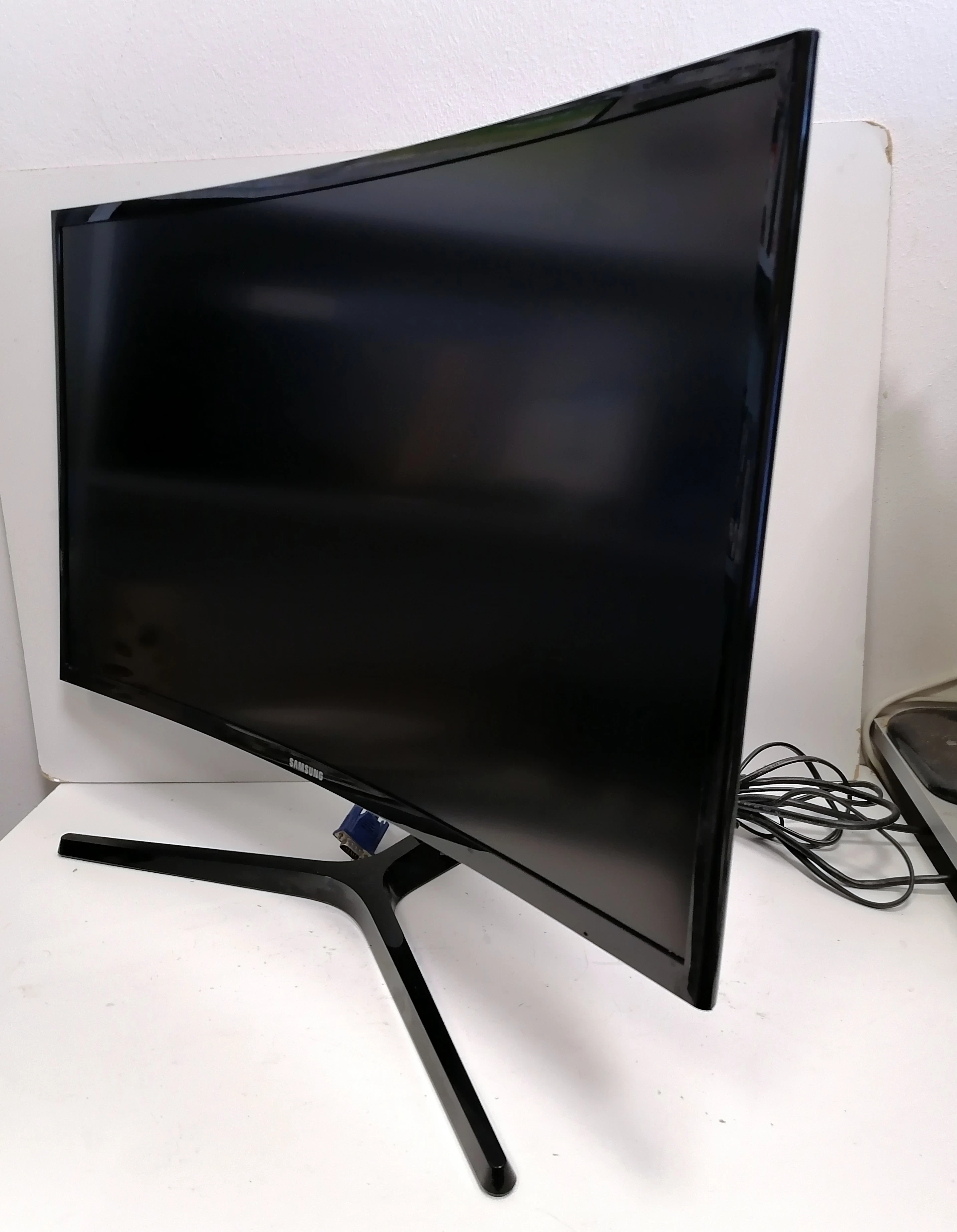 monitor-led-samsung-c27f396fhu-curved-hdmi-kod-producenta-lc27f396fhuxen