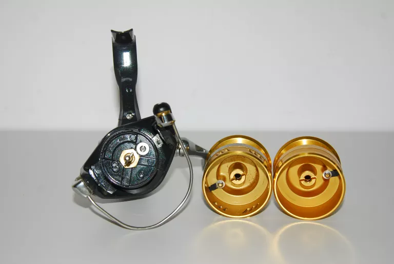 KOŁOWROTEK SHIMANO SAHARA 3000 S-R 2 SZPULE