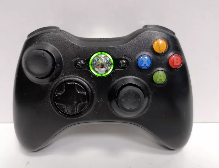 KONSOLA XBOX 360 + PAD + FIFA 16