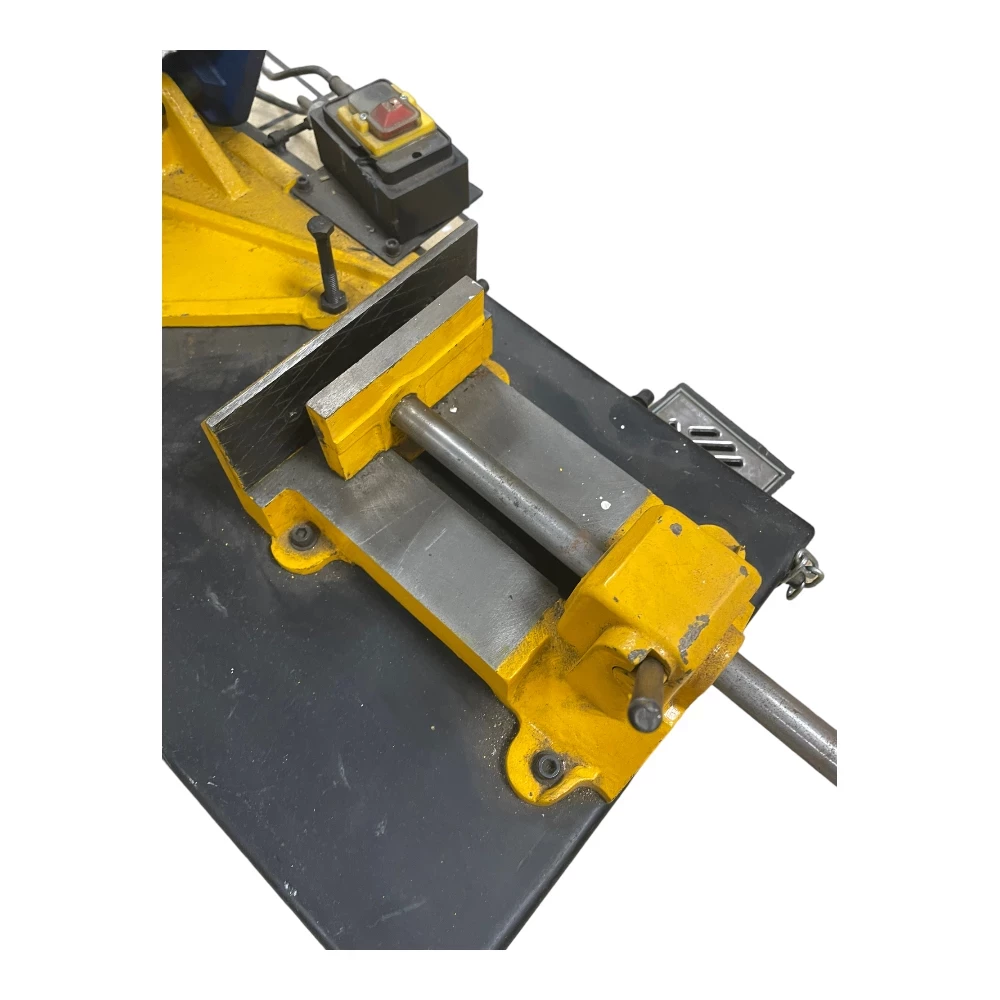 dedra-przecinarka-tasmowa-do-metalu-550w-ded7723-ean-gtin-5902628772305