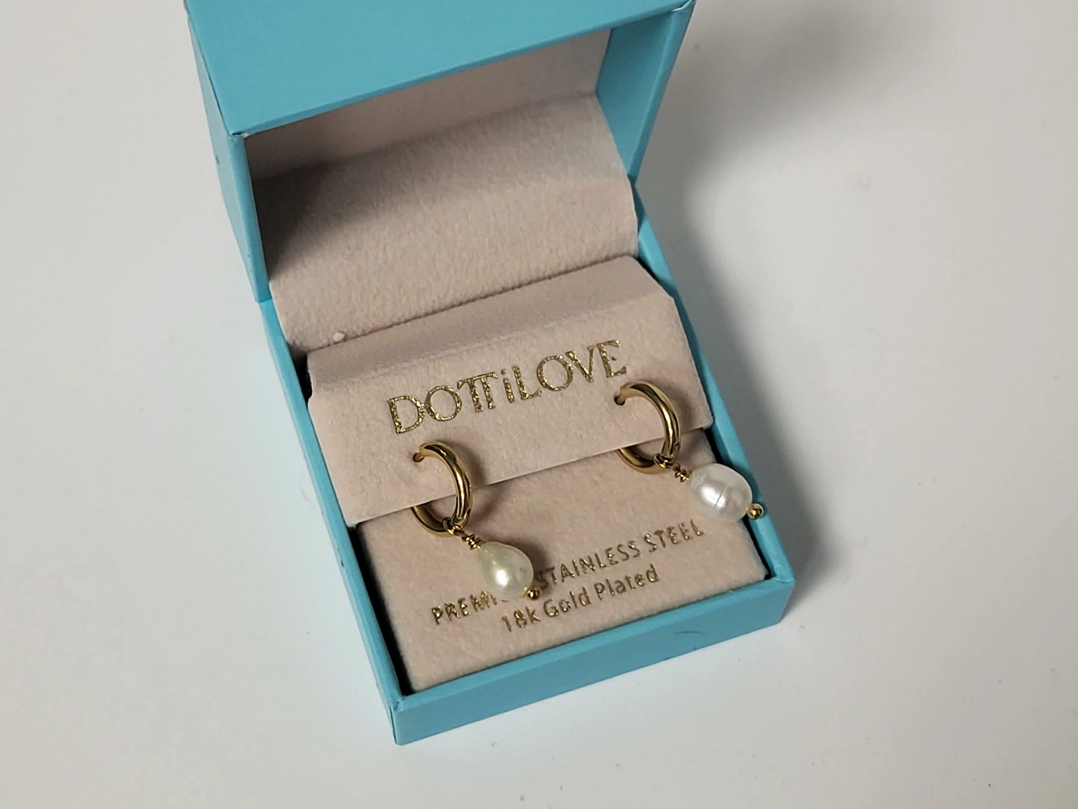 pozlacane-kolczyki-z-perelkami-aleja-wolnosci-15b-czestochowa-sj