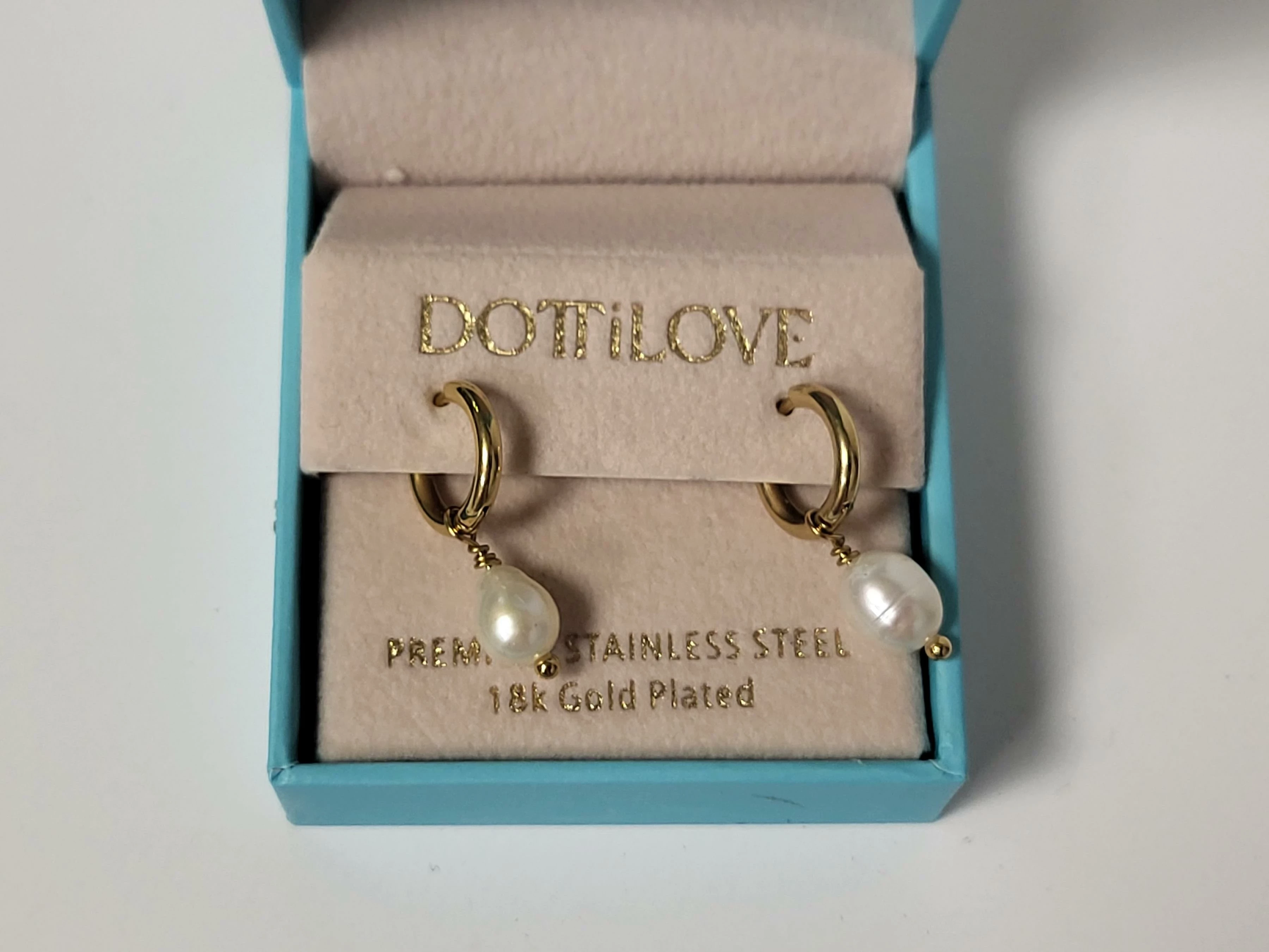 pozlacane-kolczyki-z-perelkami-stan-uzywany