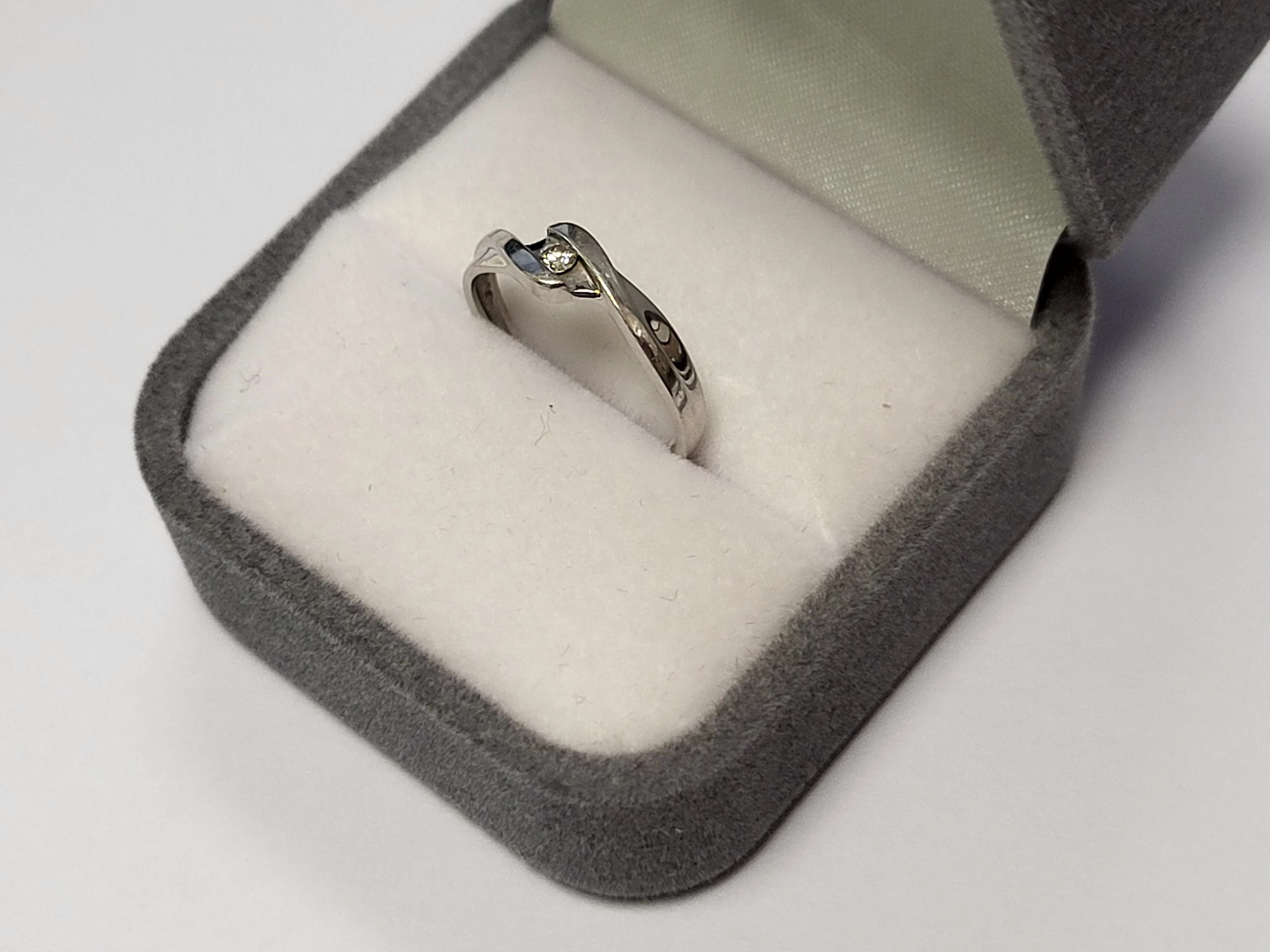 zloty-pierscionek-z-certfikatem-brylant-biale-zloto-135g-585-rodzaj-2205-2