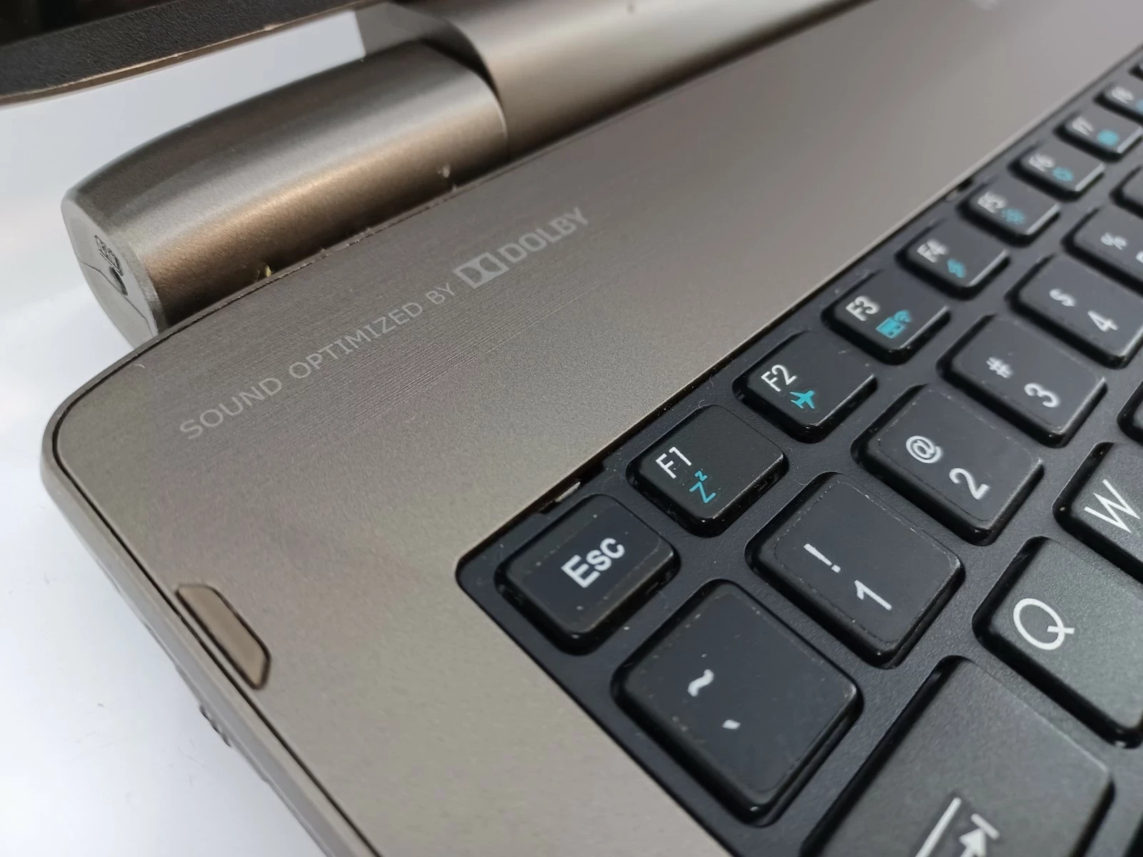 laptop-medion-akoya-2w1-s6214t-notebook-md99381-stan-uzywany