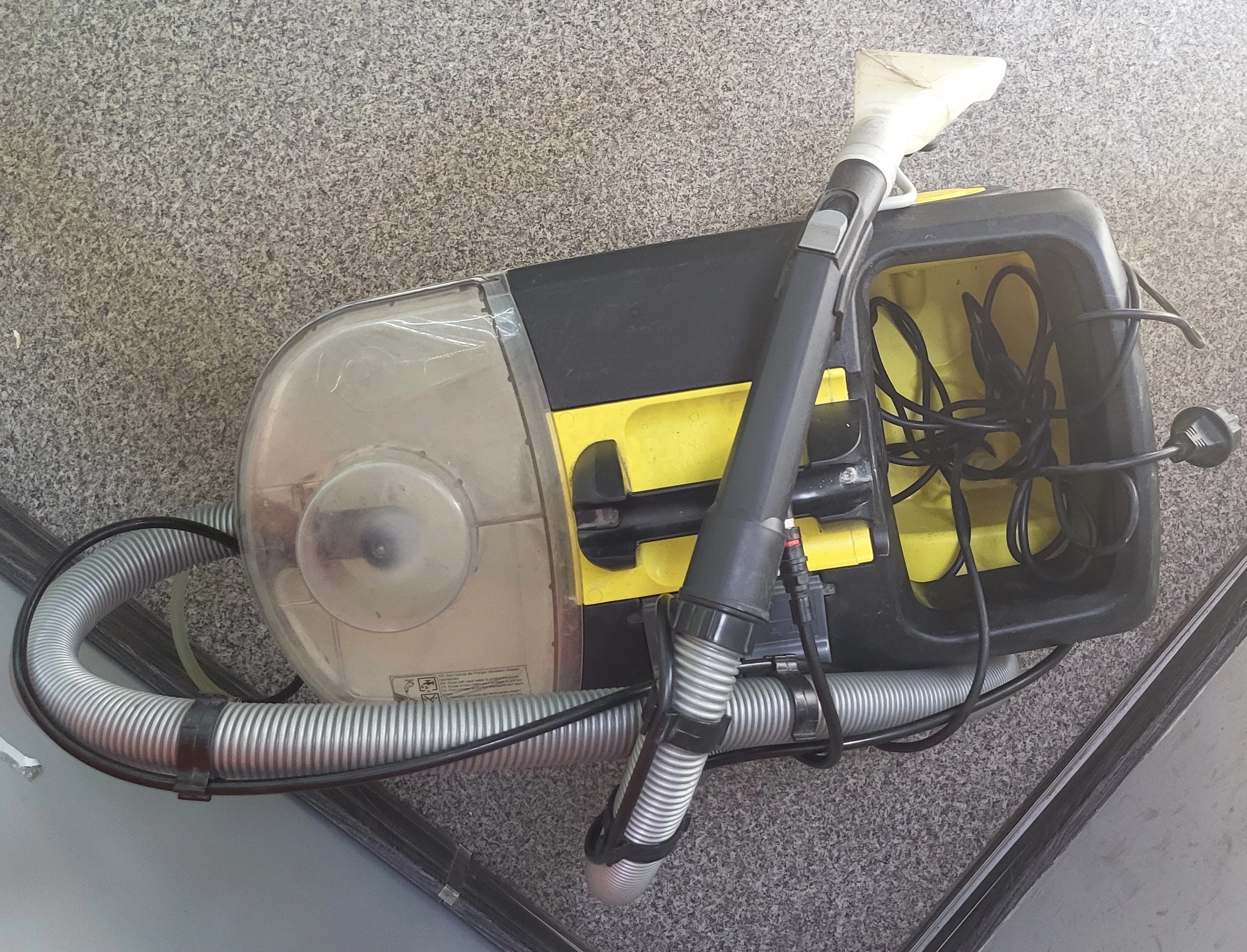 odkurzacz-pioracy-karcher-puzzi-100-super-maksymalna-moc-1100