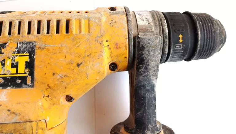 MŁOTOWIERTARKA DEWALT D25404